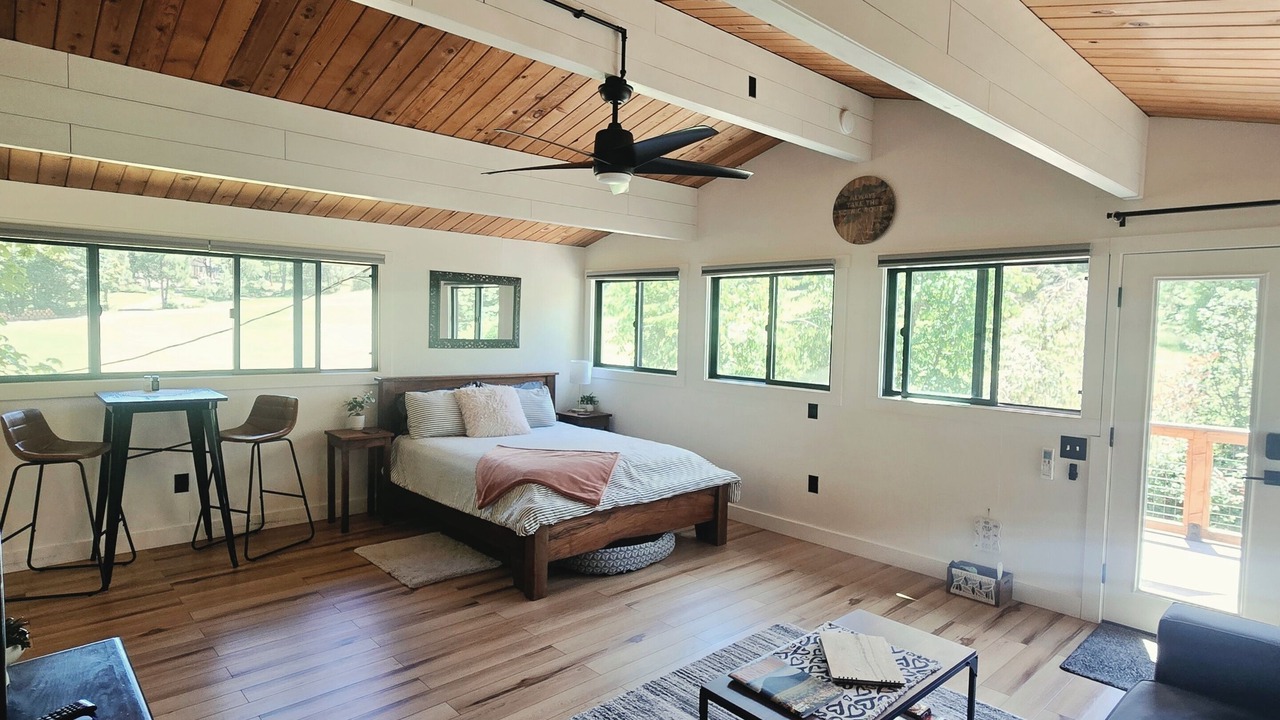 Photo of Livingroom in Douglas County