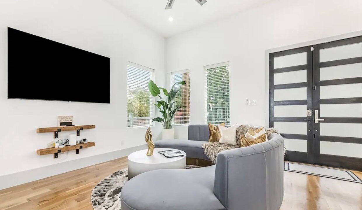 Photo of Livingroom in South Central Houston