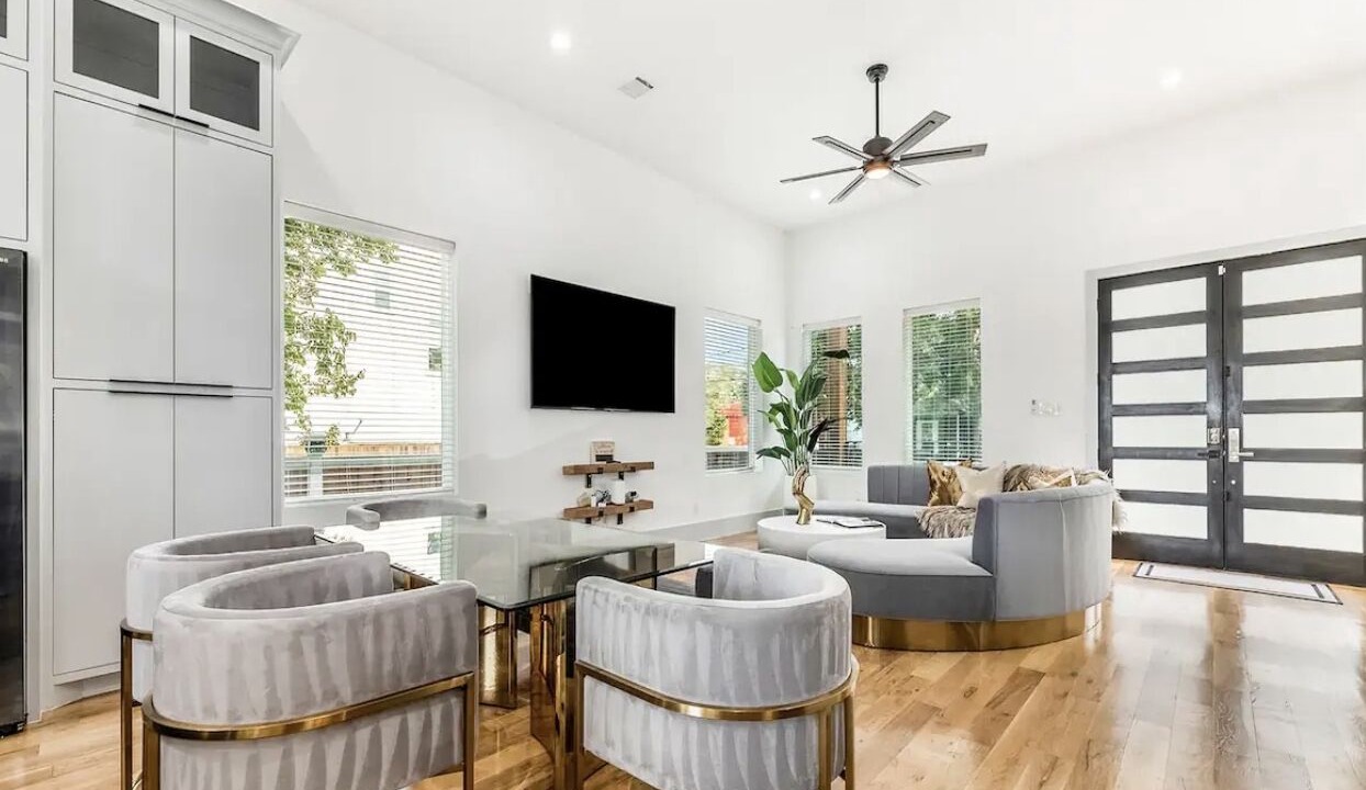 Photo of Livingroom in South Central Houston