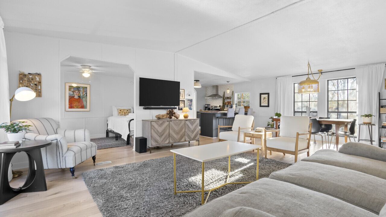 Photo of Livingroom in Travelers Rest