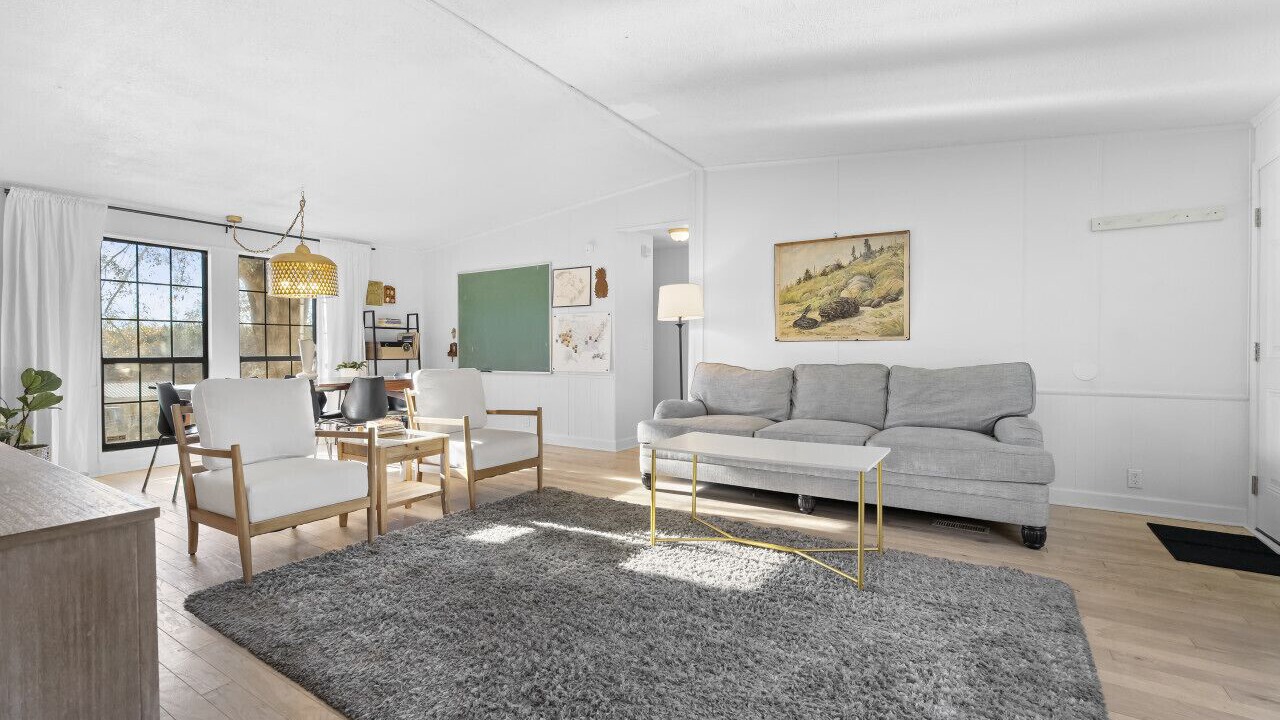 Photo of Livingroom in Travelers Rest