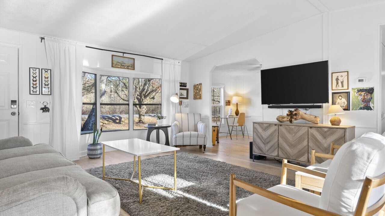 Photo of Livingroom in Travelers Rest