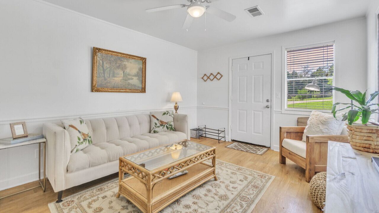 Photo of Livingroom in Travelers Rest