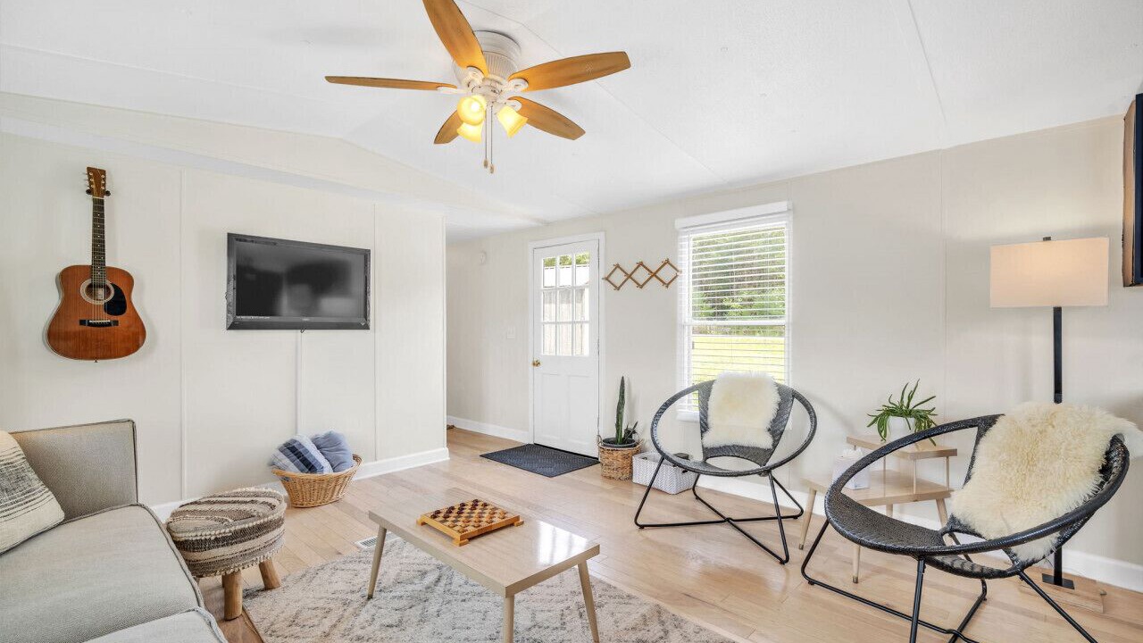 Photo of Livingroom in Travelers Rest