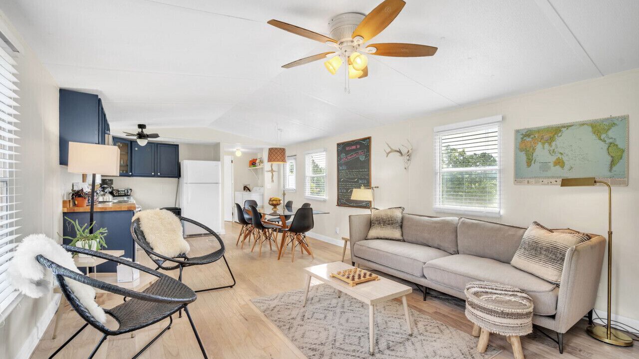 Photo of Livingroom in Travelers Rest