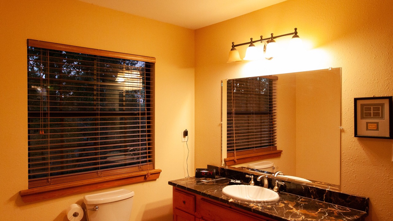 Photo of Bathroom in Pangburn
