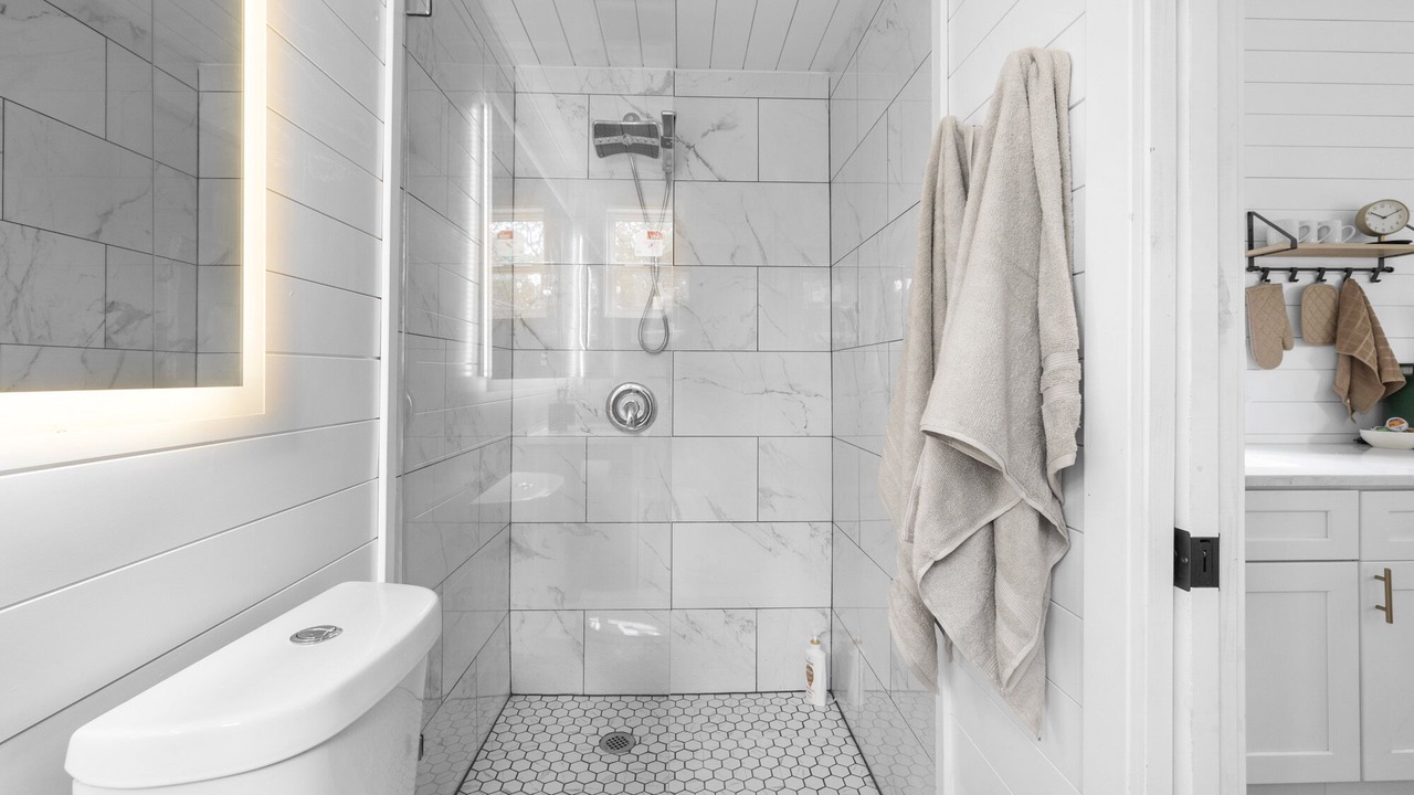 Photo of Bathroom in Apache Shores