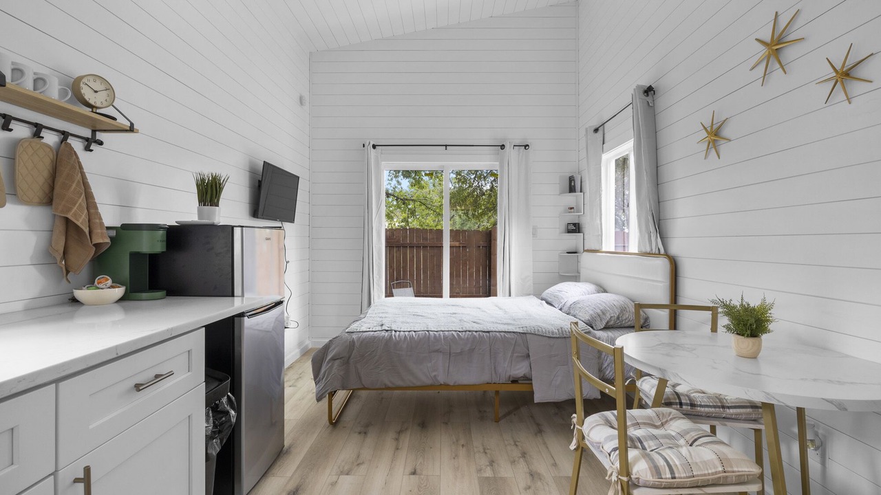 Photo of Bedroom in Apache Shores