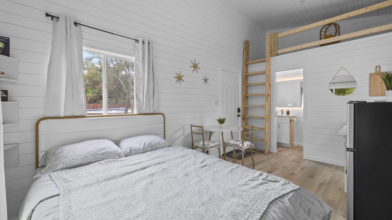 Photo of Bedroom in Apache Shores