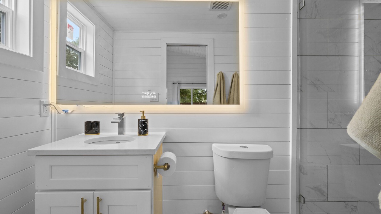 Photo of Bathroom in Apache Shores