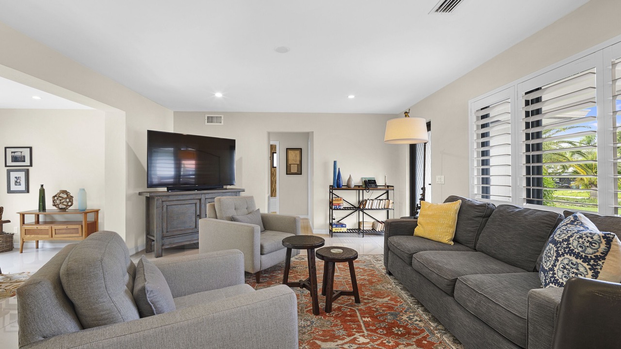 Photo of Livingroom in Central Corals