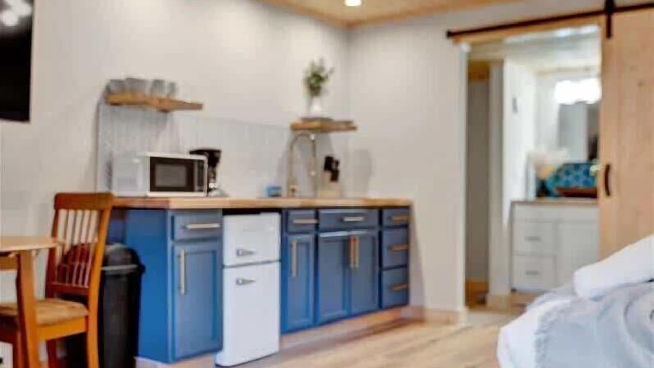 Photo of Others in Canadensis