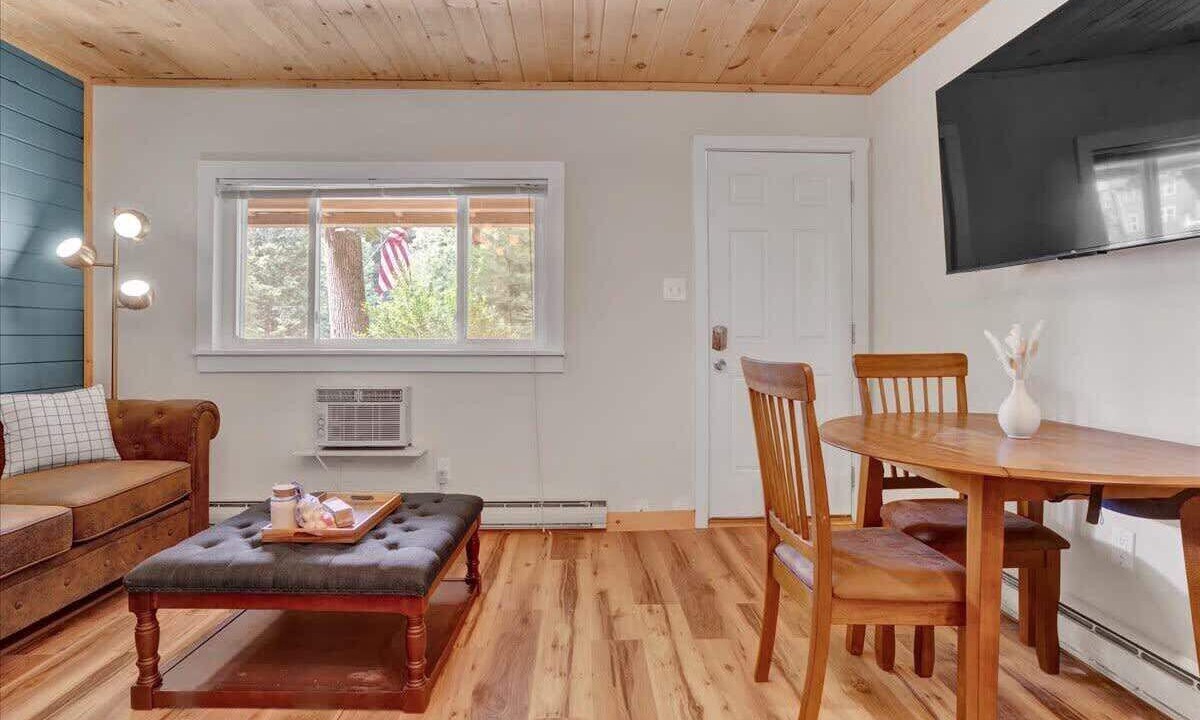 Photo of Livingroom in Canadensis