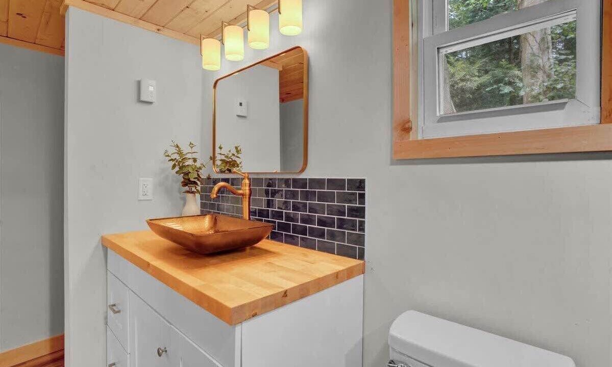 Photo of Bathroom in Canadensis