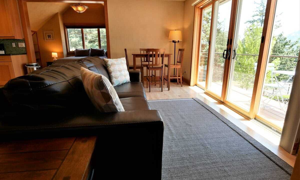 Photo of Livingroom in White Salmon