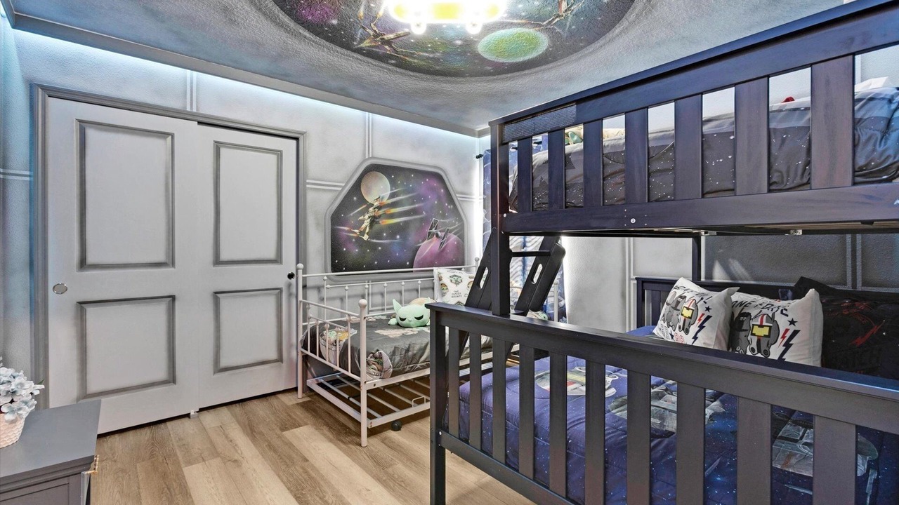 Photo of Bedroom in Bay Lake