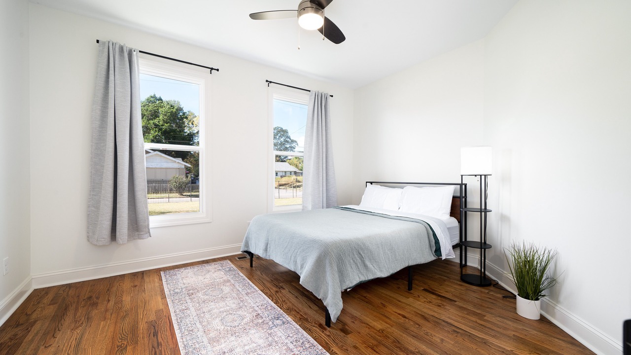 Photo of Bedroom in Crestline Heights