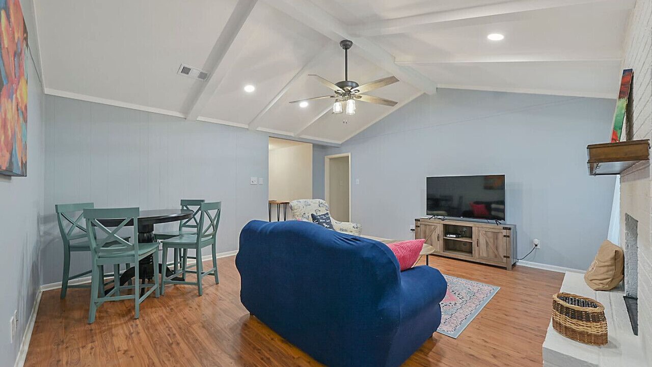 Photo of Livingroom in Camelot