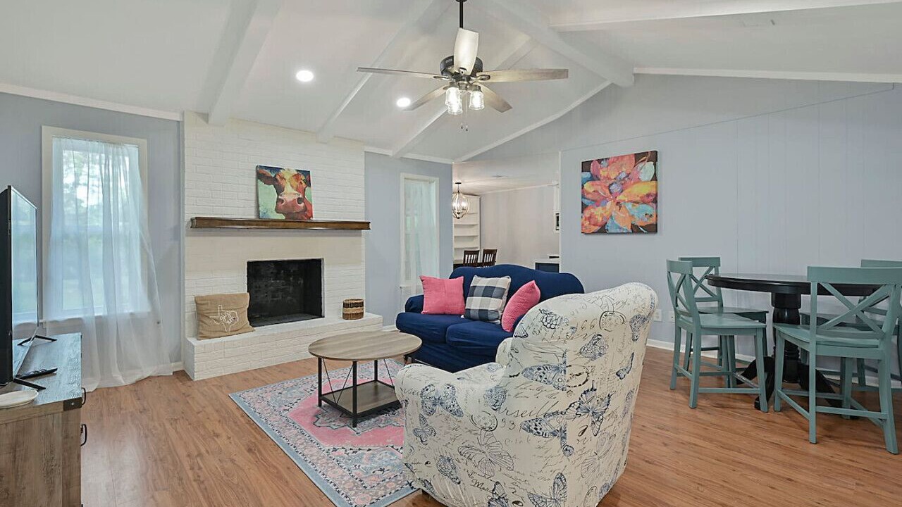 Photo of Livingroom in Camelot