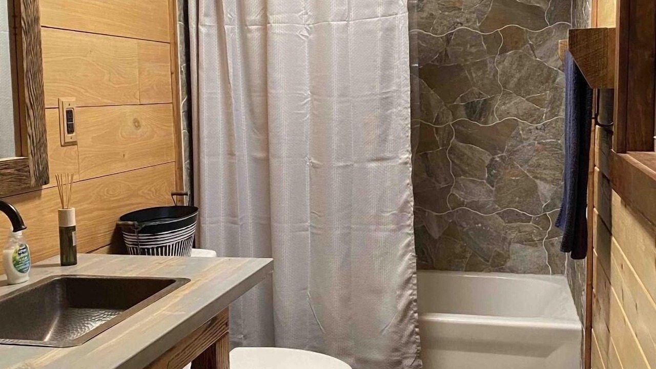 Photo of Bathroom in Jasper