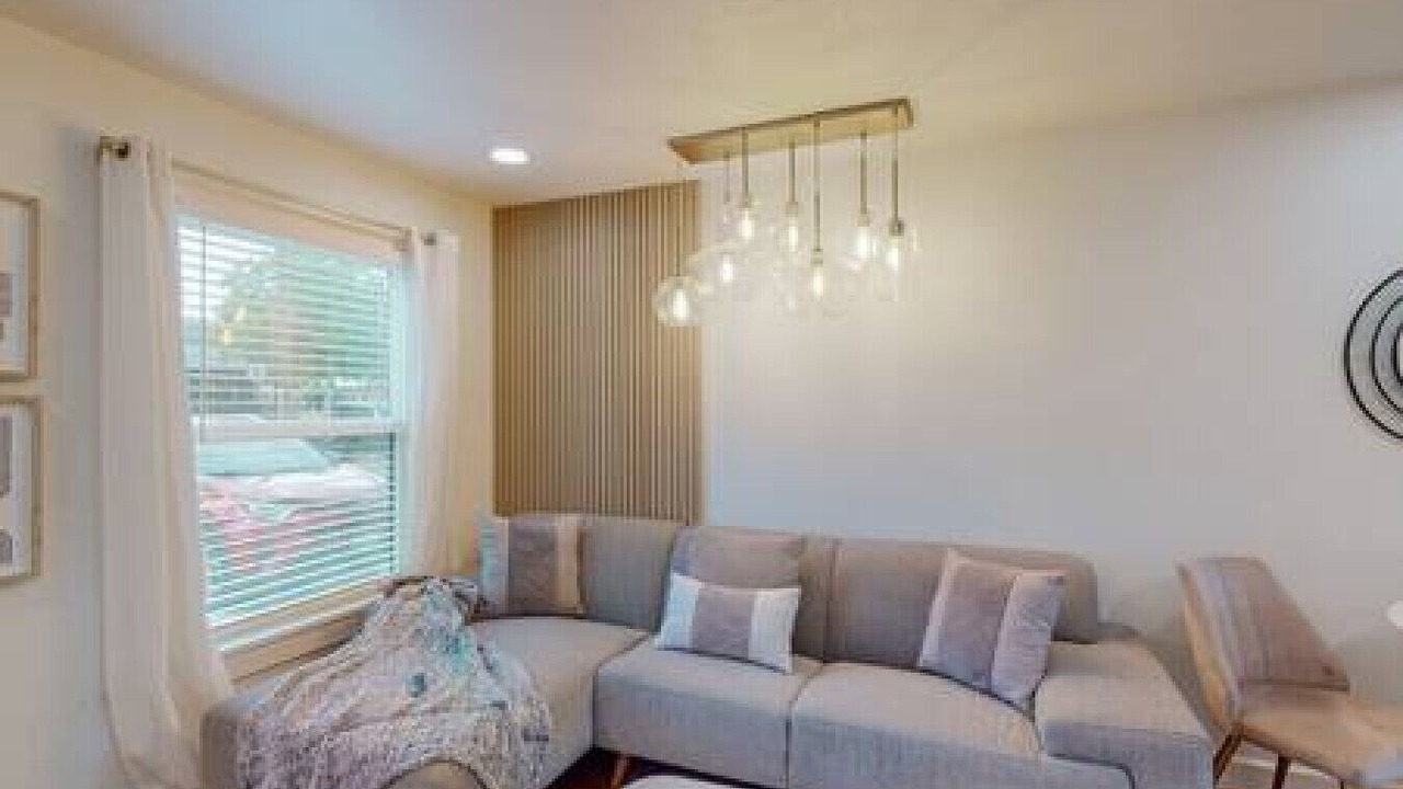 Photo of Livingroom in Central Arlington