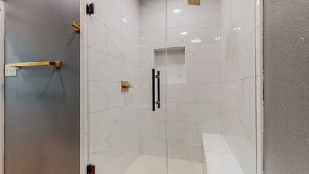 Photo of Bathroom in Central Arlington