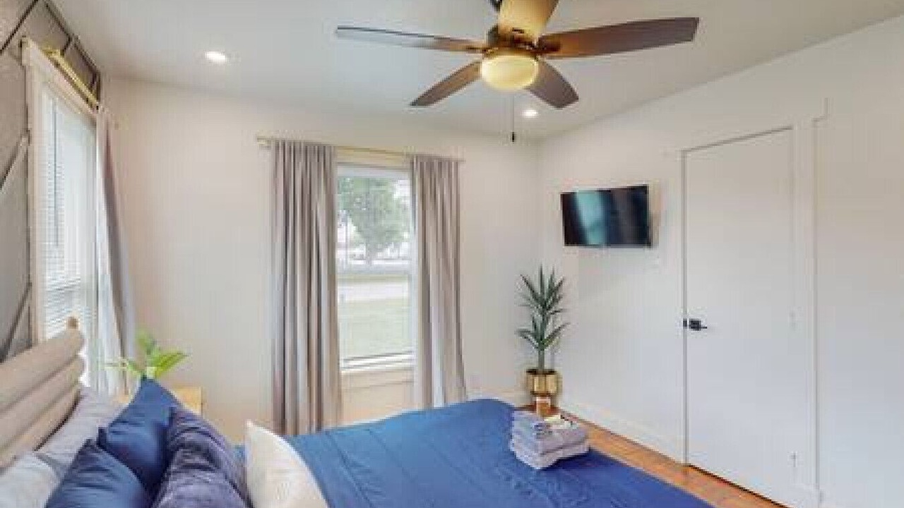 Photo of Bedroom in Central Arlington