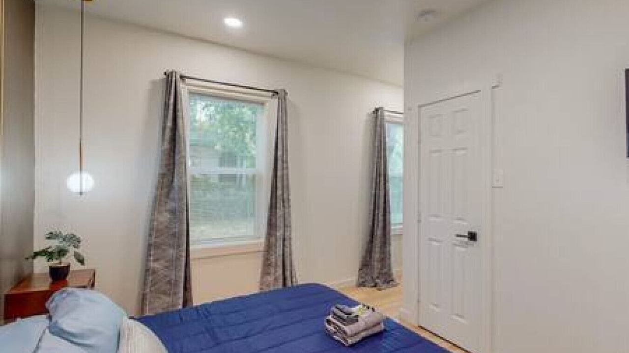 Photo of Bedroom in Central Arlington