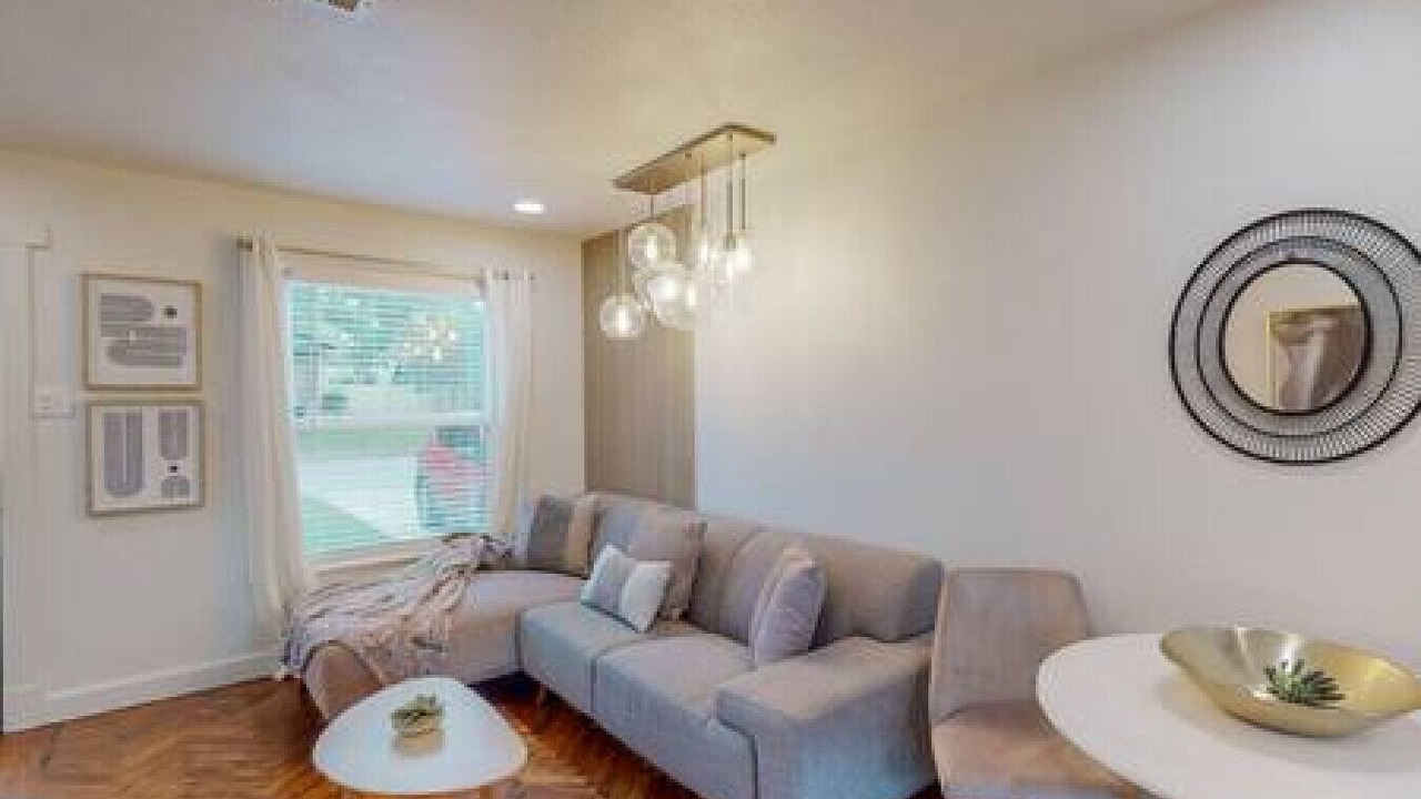Photo of Livingroom in Central Arlington