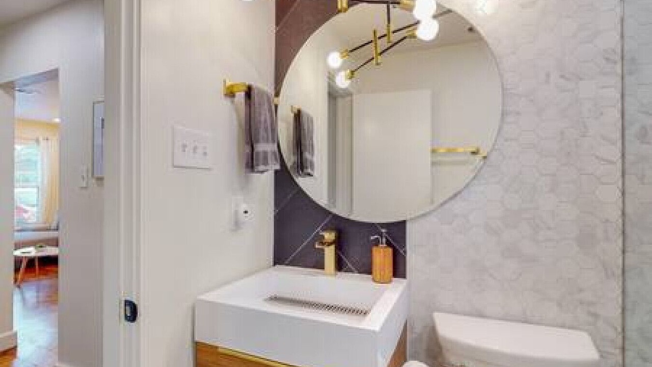 Photo of Bathroom in Central Arlington