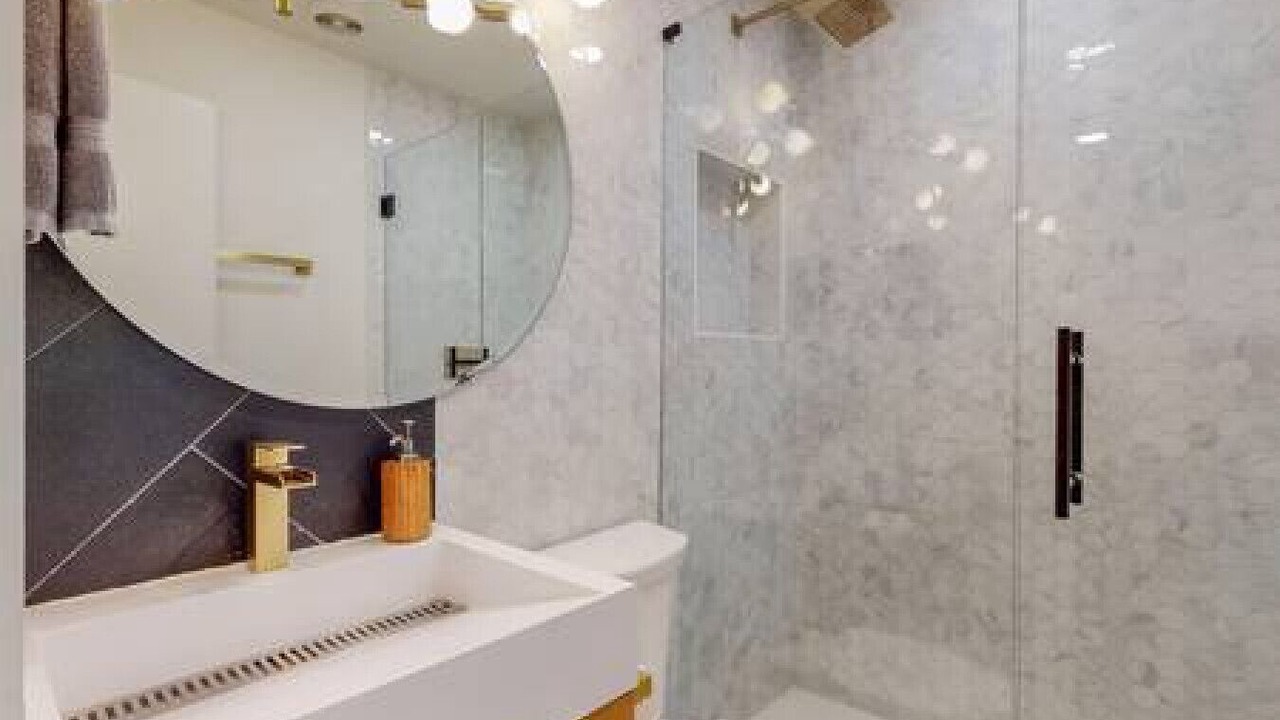 Photo of Bathroom in Central Arlington