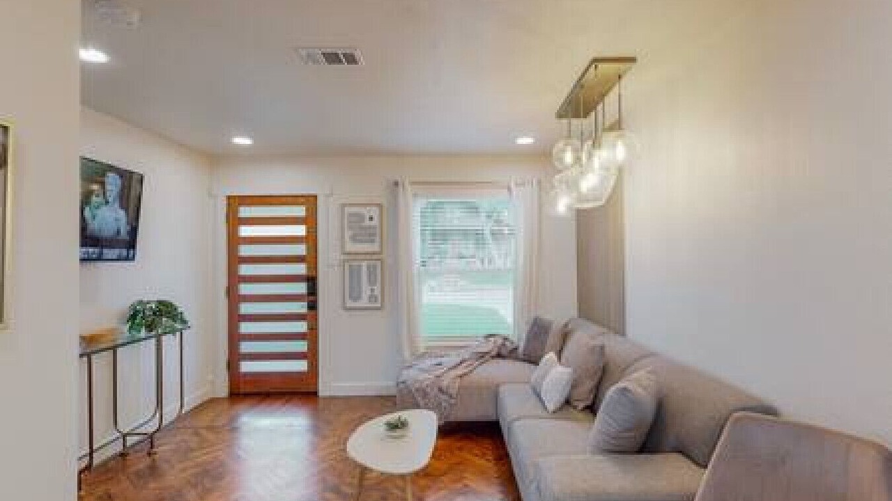 Photo of Livingroom in Central Arlington