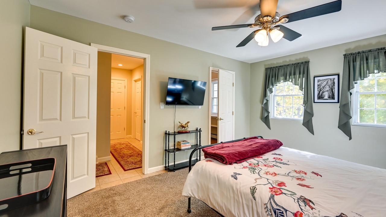 Photo of Bedroom in Killingworth