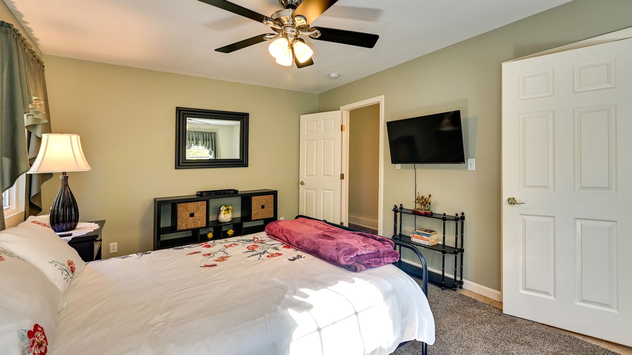 Photo of Bedroom in Killingworth