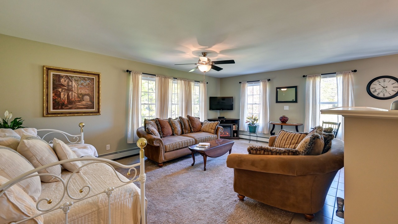 Photo of Bedroom in Killingworth