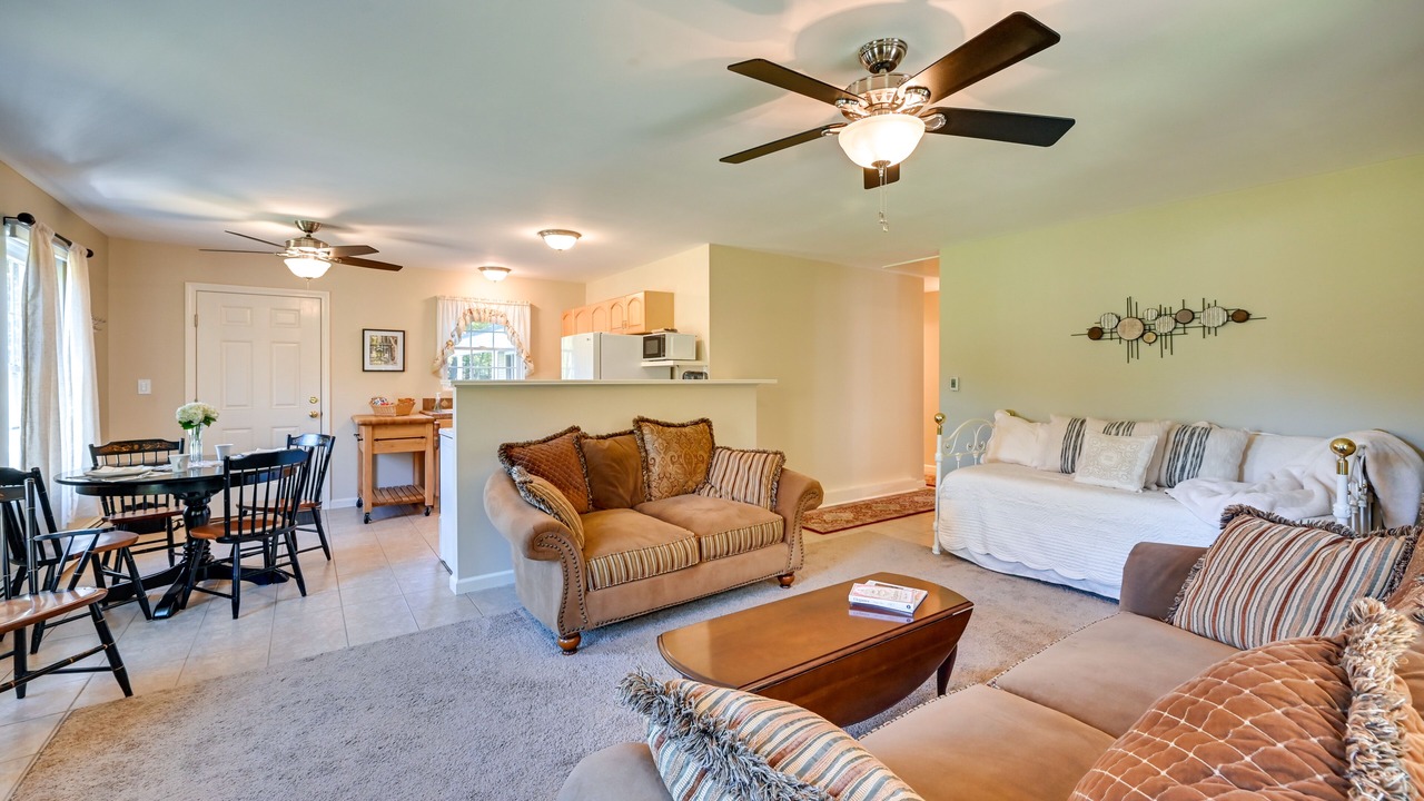 Photo of Livingroom in Killingworth