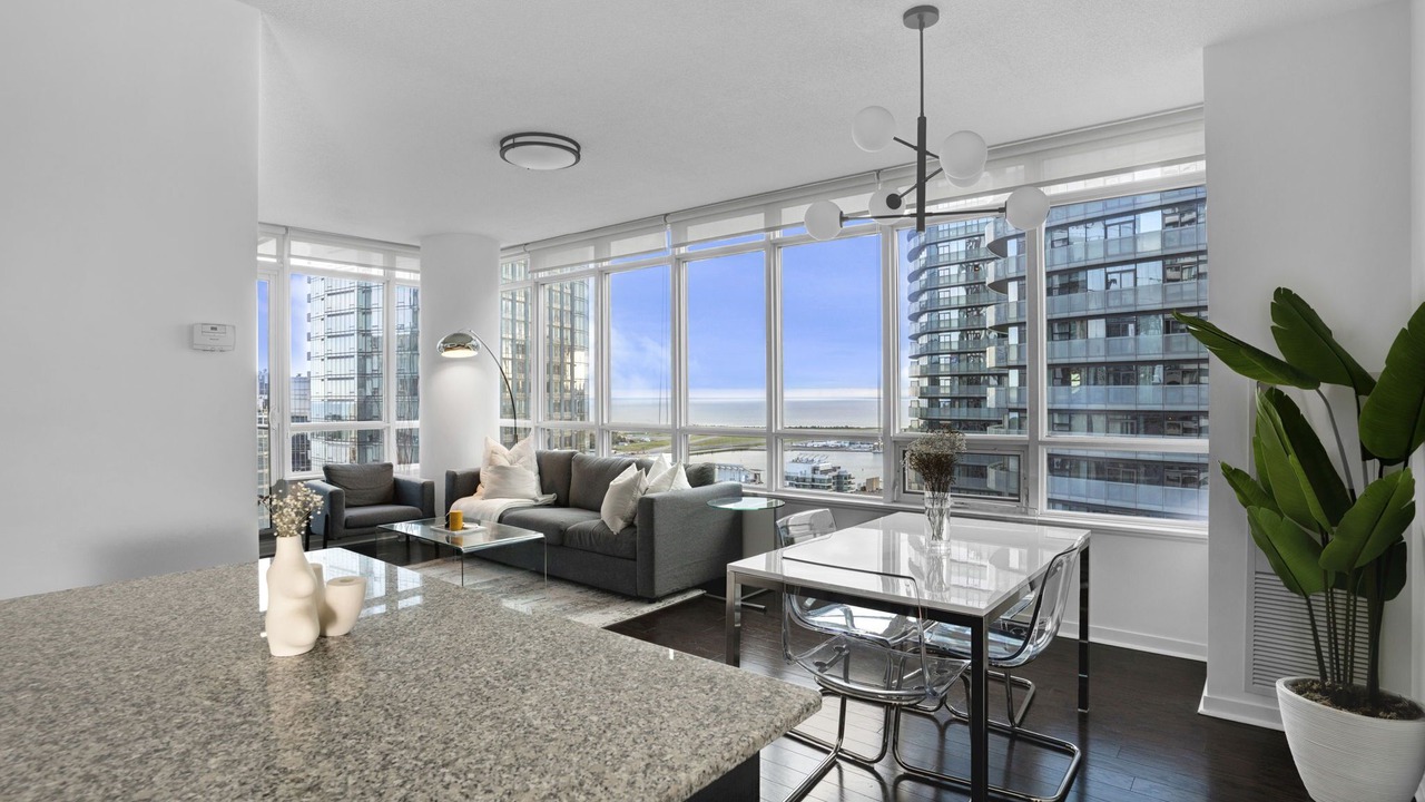 Photo of Livingroom in Toronto Entertainment District