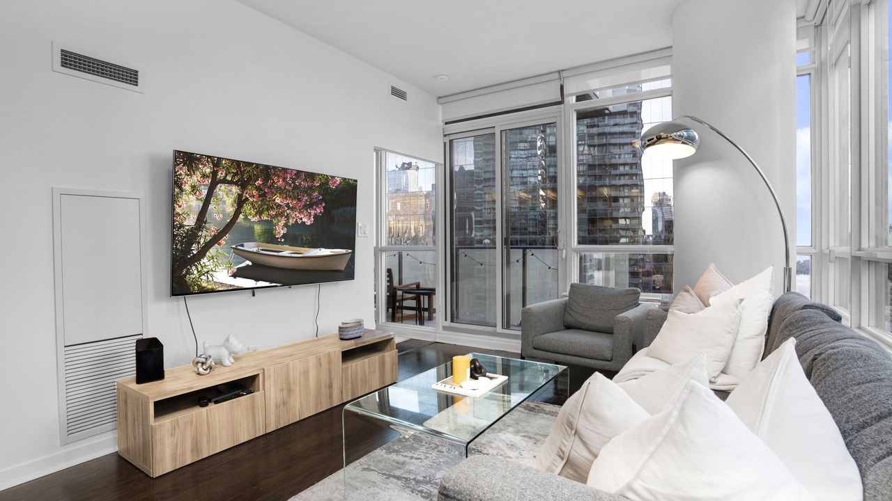 Photo of Livingroom in Toronto Entertainment District