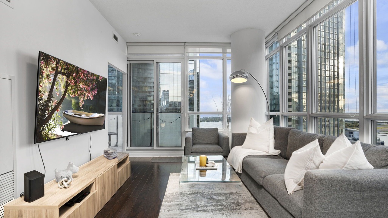 Photo of Livingroom in Toronto Entertainment District