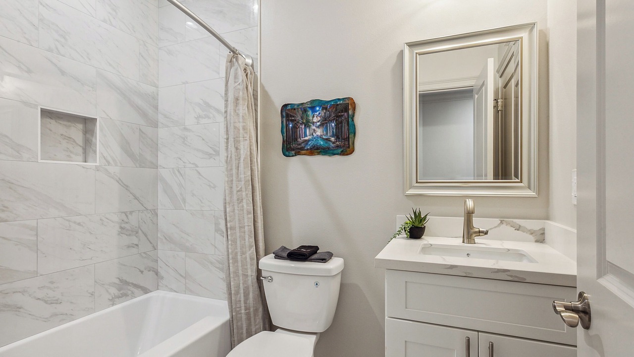 Photo of Bathroom in Tulane - Gravier