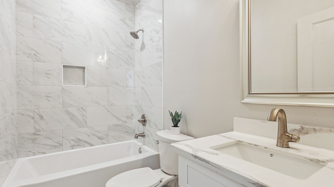 Photo of Bathroom in Tulane - Gravier