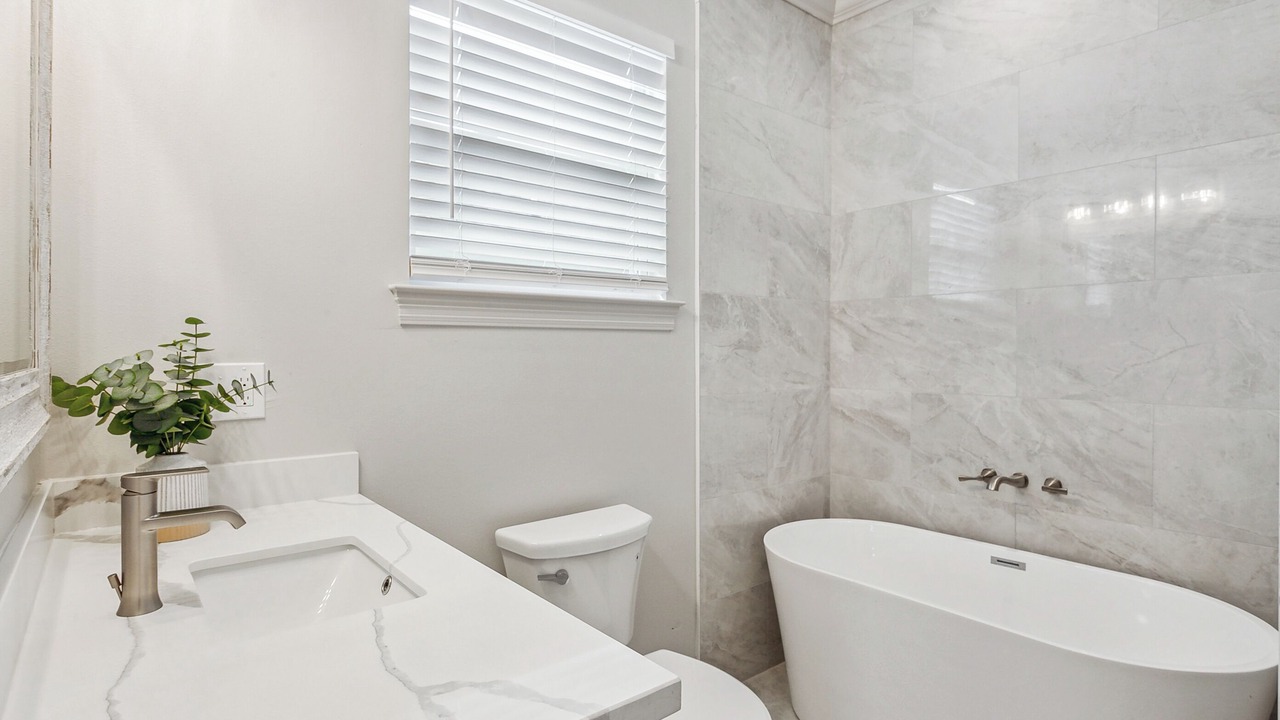 Photo of Bathroom in Tulane - Gravier