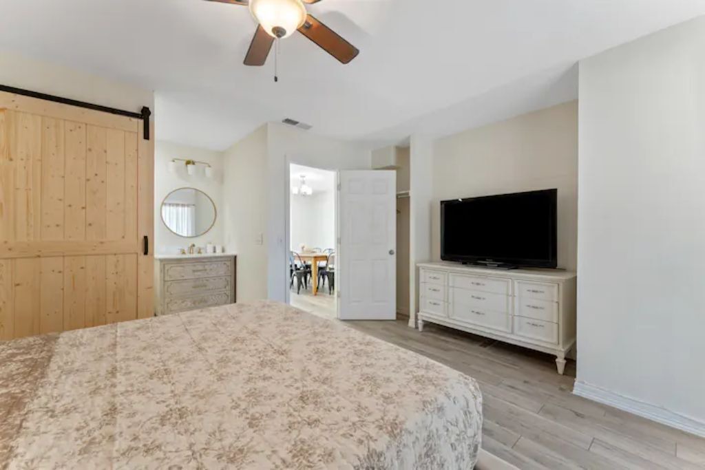 Photo of Bedroom in Live Oak