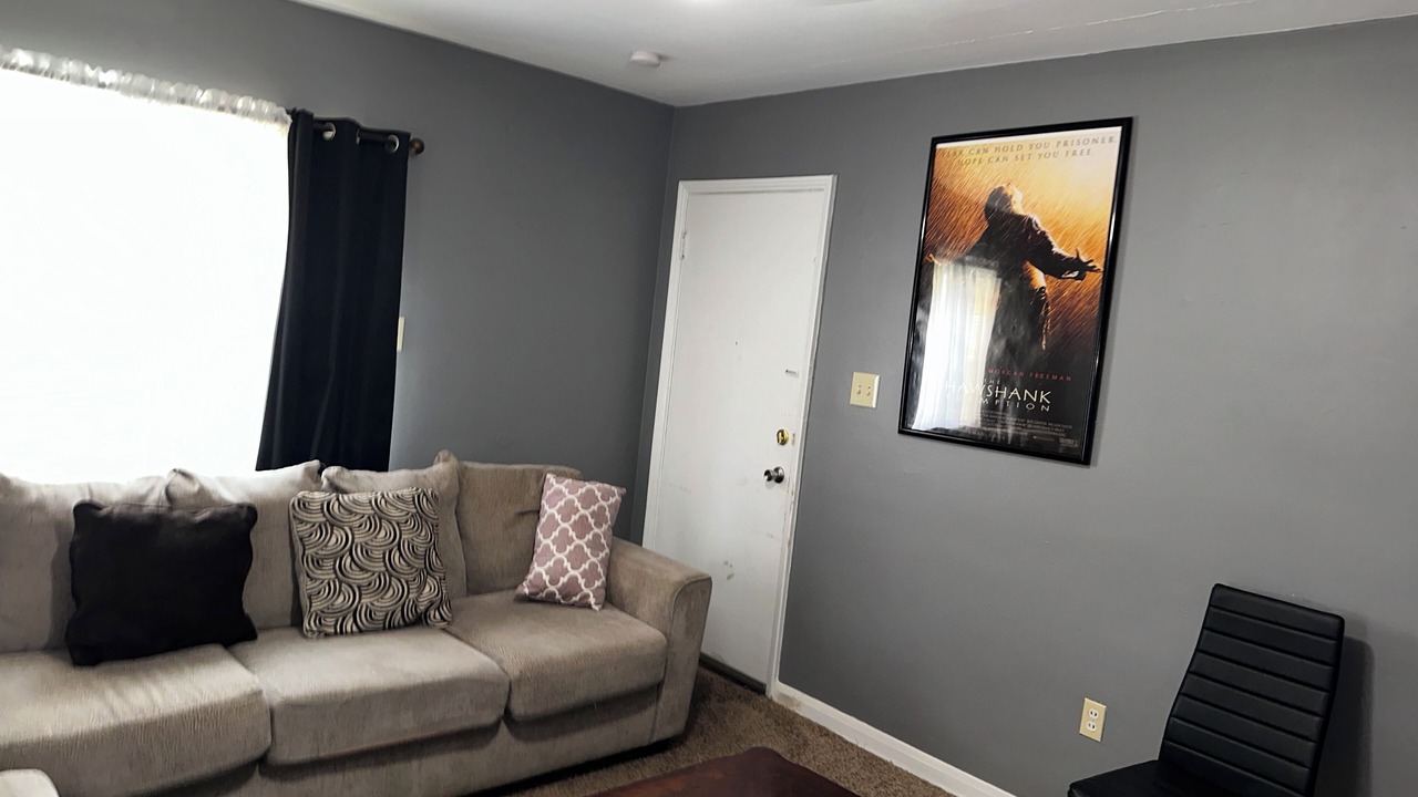 Photo of Livingroom in Trotwood