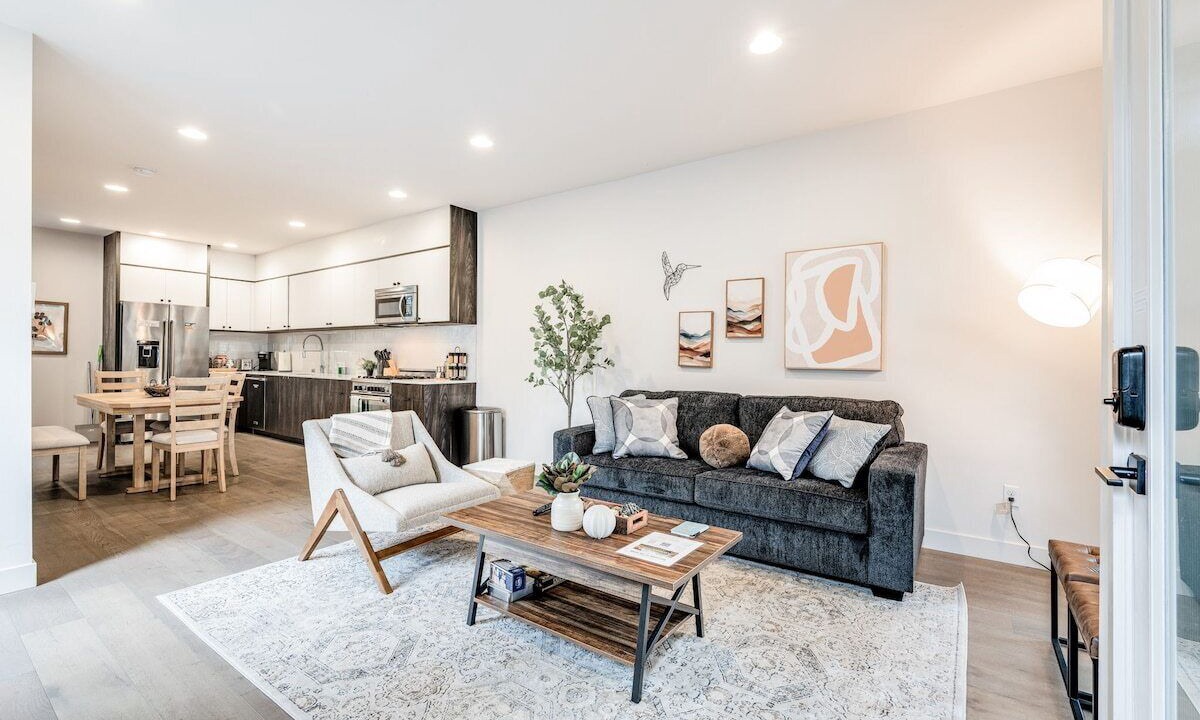 Photo of Livingroom in Eastlake