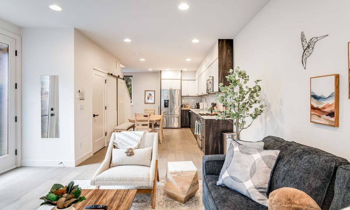Photo of Livingroom in Eastlake