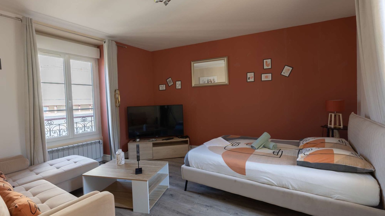 Photo of Bedroom in Republique