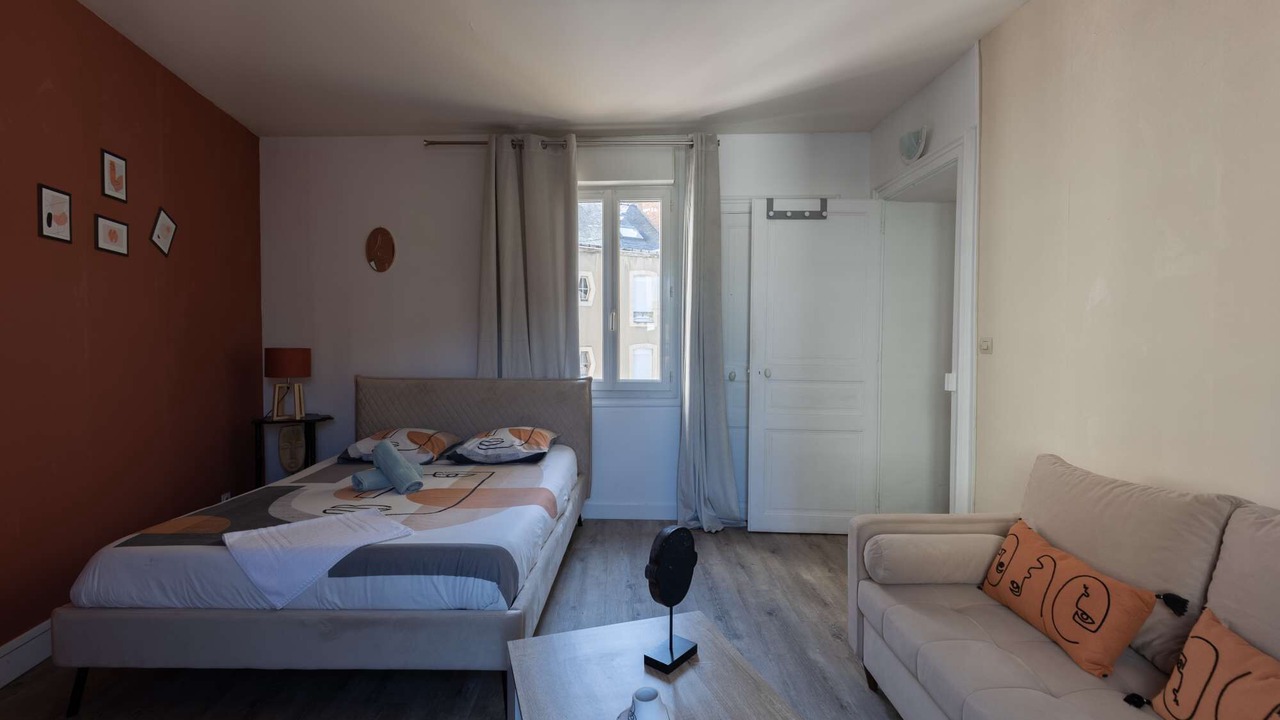 Photo of Bedroom in Republique