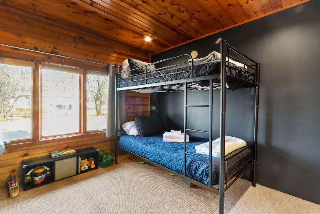 Photo of Bedroom in Country Club Estates