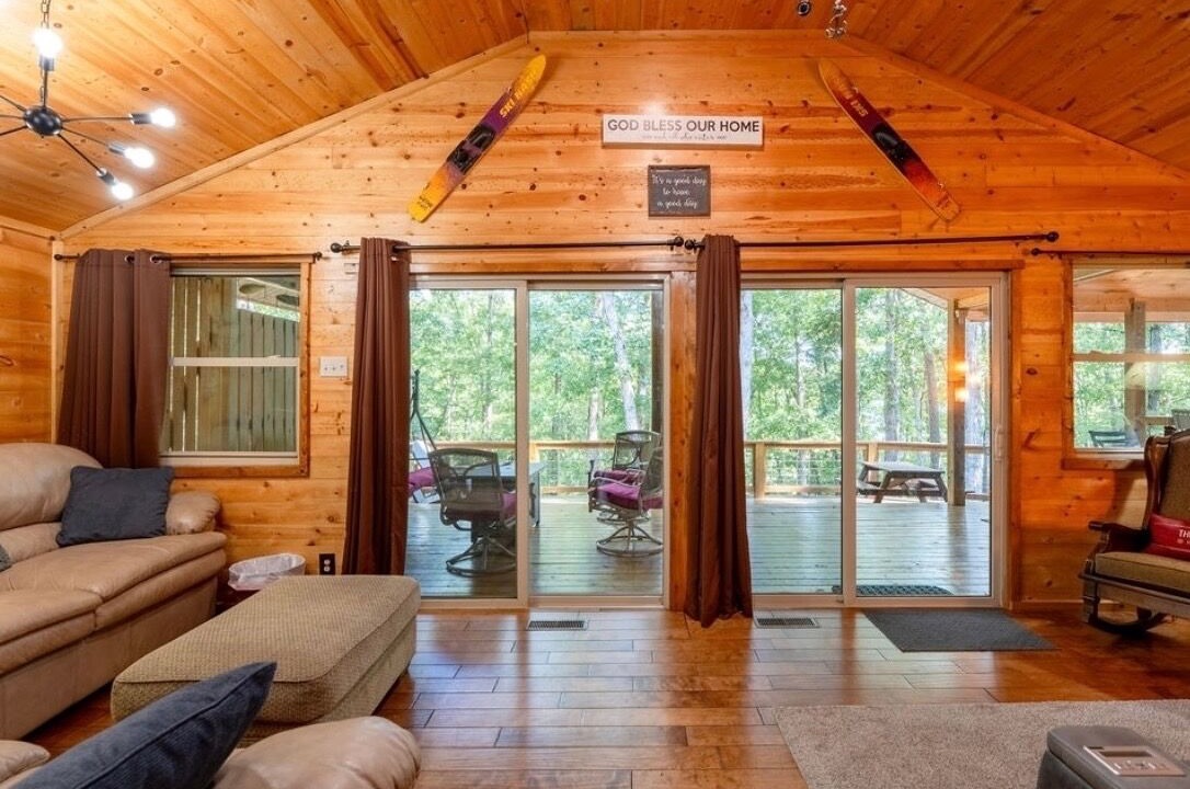 Photo of Livingroom in Greers Ferry